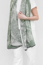 Load image into Gallery viewer, Cotswolds Shawl