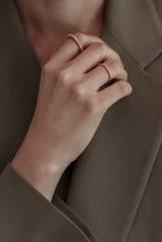 Load image into Gallery viewer, Leger Ring (Grande)