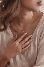 Load image into Gallery viewer, Belle Necklace