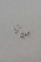 Load image into Gallery viewer, Essentiale Studs