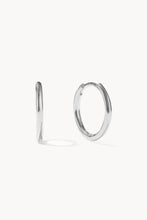 Load image into Gallery viewer, Essentiale Hoops
