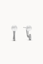 Load image into Gallery viewer, Pepe Pearl Ear Jacket
