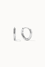 Load image into Gallery viewer, Essentiale Hoops

