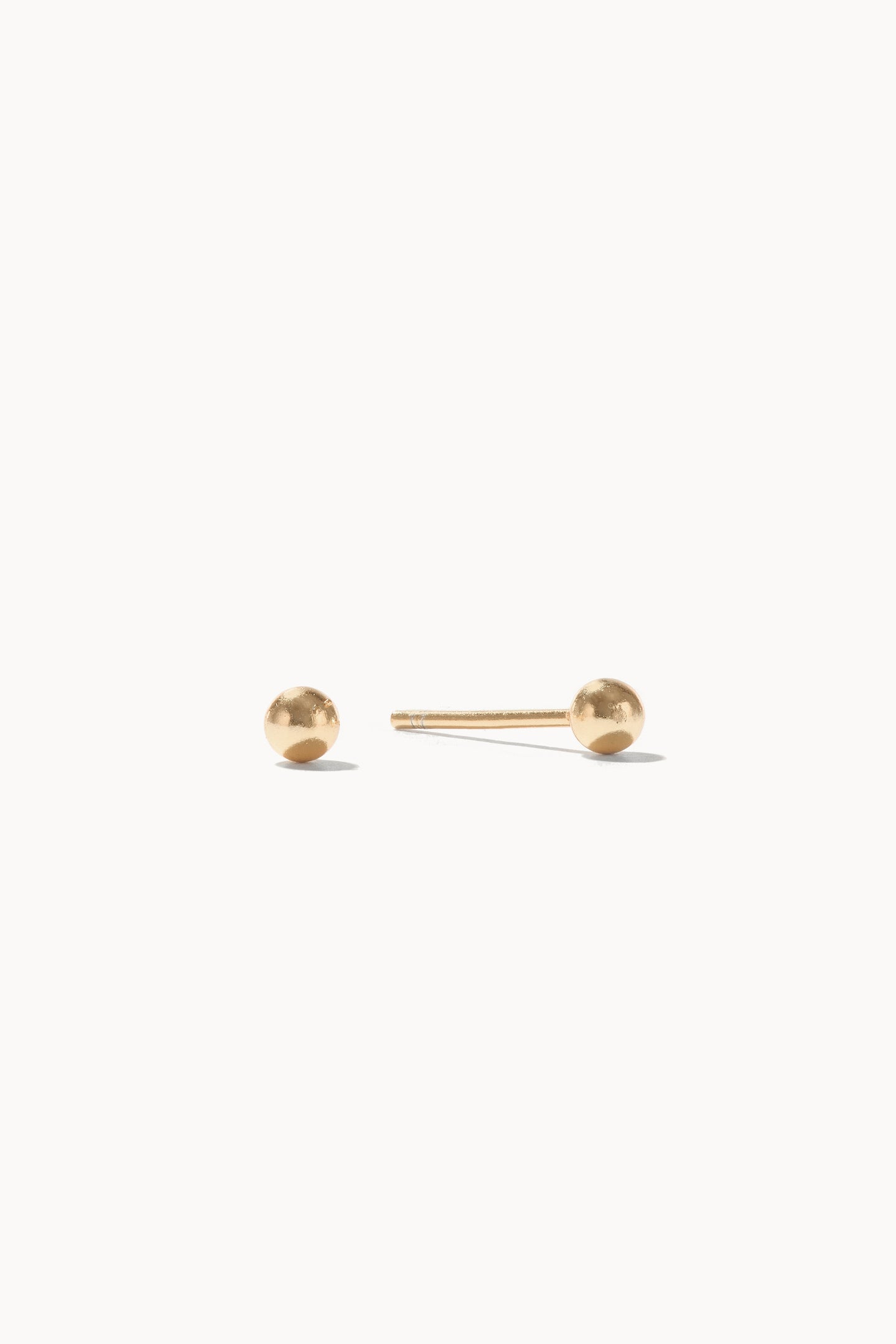 Essentiale Studs