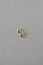 Load image into Gallery viewer, Essentiale Studs
