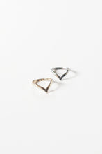 Load image into Gallery viewer, Devereaux Chevron Ring
