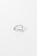 Load image into Gallery viewer, Devereaux Chevron Ring
