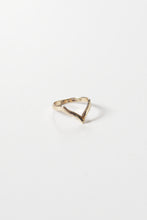 Load image into Gallery viewer, Devereaux Chevron Ring
