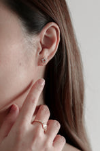 Load image into Gallery viewer, Estrella Studs
