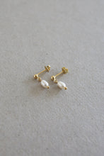 Load image into Gallery viewer, Amor Earrings
