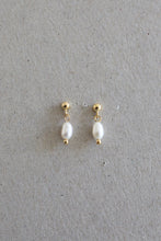 Load image into Gallery viewer, Amor Earrings
