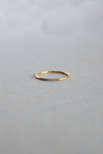Load image into Gallery viewer, Petit Tres Yule Ring
