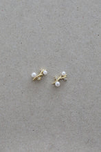 Load image into Gallery viewer, Perla Studs
